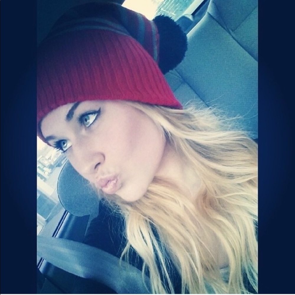 Old Navy • Sporty Pompom Beanie
